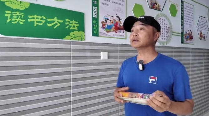 访谈解读：学习上的严师 生活中的慈父