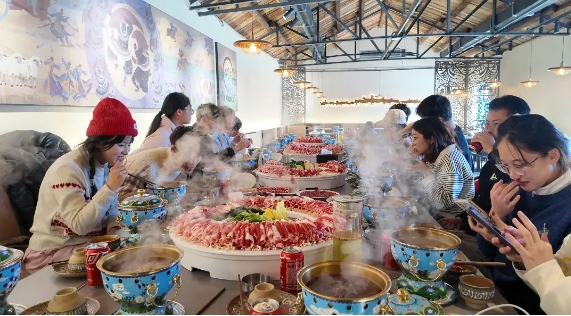 新春走基层丨探寻草原深处美食 点燃冬季旅游热情